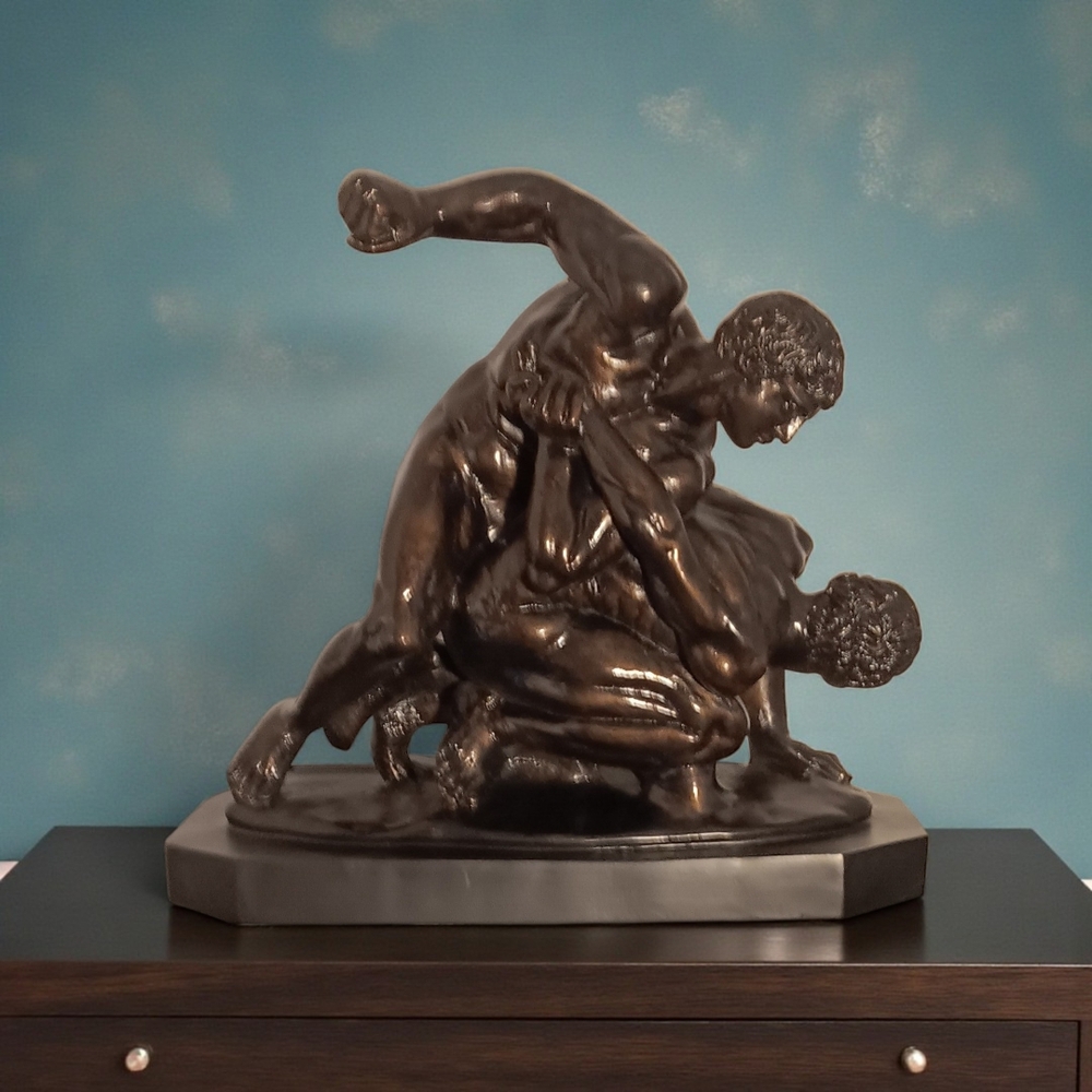 Bronzed plaster reproduction of the sculpture The Wrestlers ♡